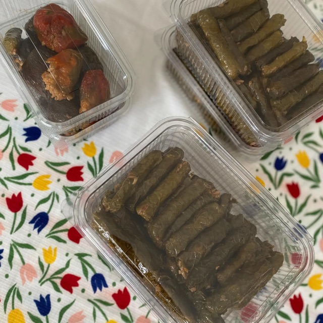 Kapalı kaplara paketlenmiş yaprak sarma